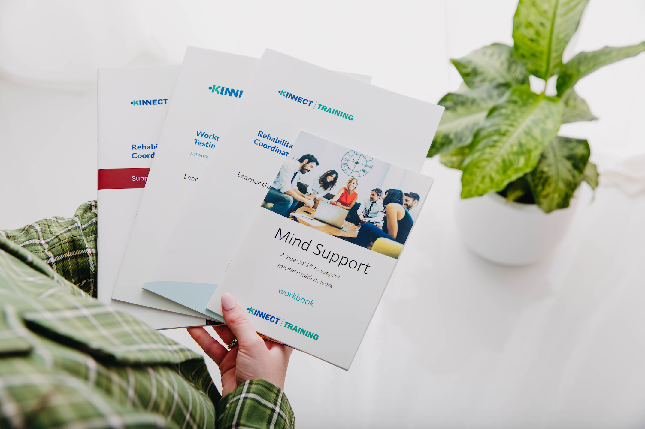 Brochures & Flyers: How to Pick the Right Size & Fold for Maximum Impact